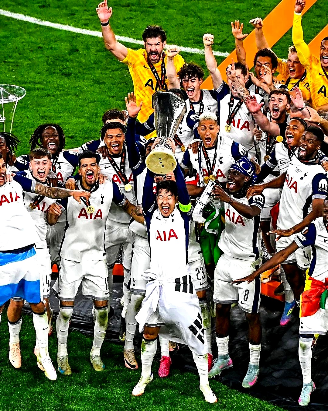 包含曼联国际比赛日豪取连胜，志在德国杯名次提升，信心回归，团队化学反应显著的词条