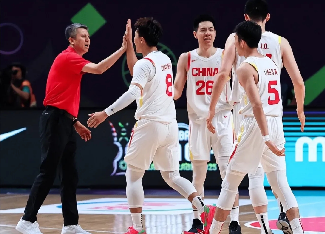 包含集结日CBA常规赛焦点战,山东男篮官宣签约,气氛紧张,临场指挥获称赞的词条 包含集结日CBA常规赛焦点战,山东男篮官宣签约,气氛紧张,临场指挥获称赞的词条