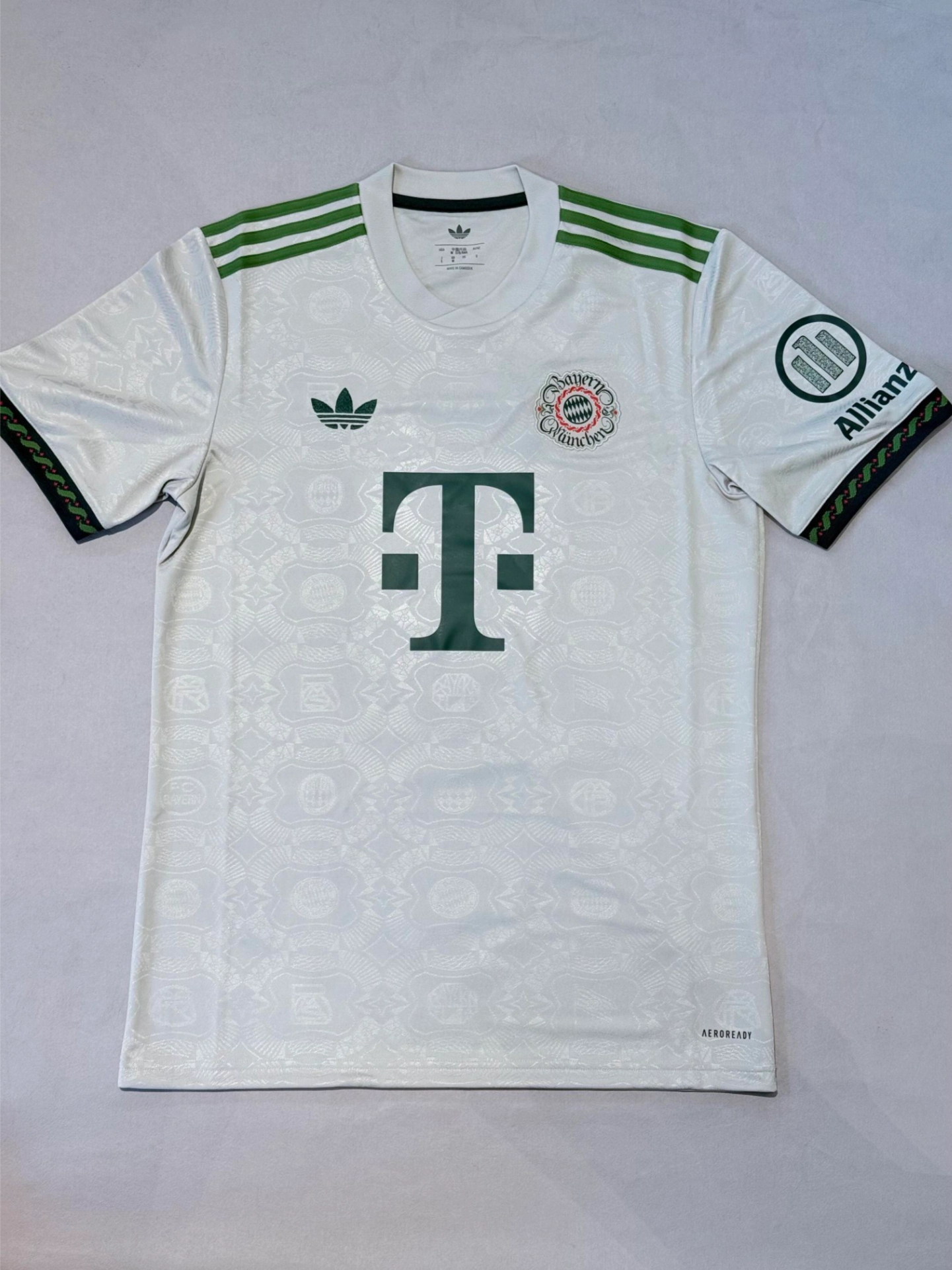 包含拜仁慕尼黑训练开放日,赛前回应争议引欢呼,英超在即,更衣室氛围转暖的词条 包含拜仁慕尼黑训练开放日,赛前回应争议引欢呼,英超在即,更衣室氛围转暖的词条