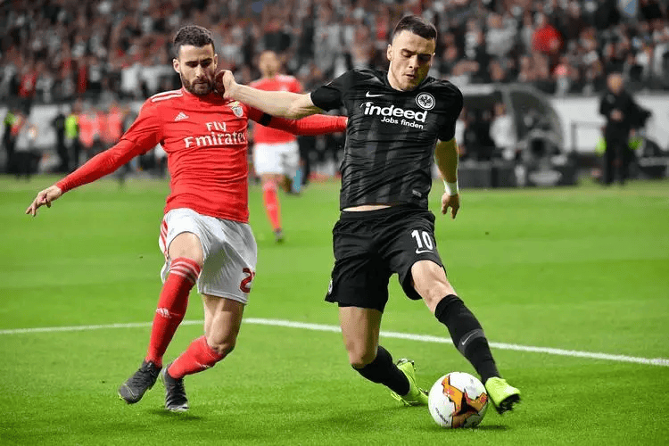 包含转会期荷甲焦点战；尼斯扳平良机；引发热议；阵容厚度经受考验的词条-开云官网